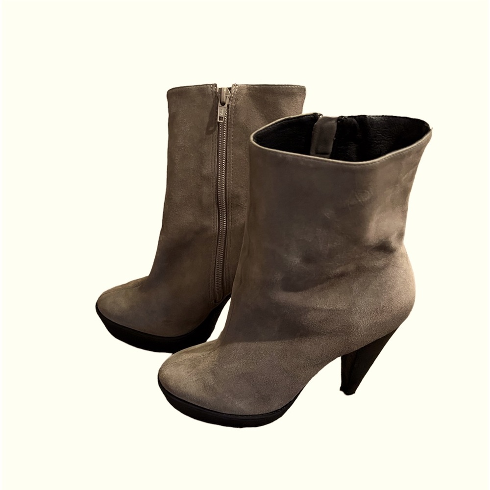 Pour La Victoire Tan Suede Platform Booties Size 7.5 - gently used